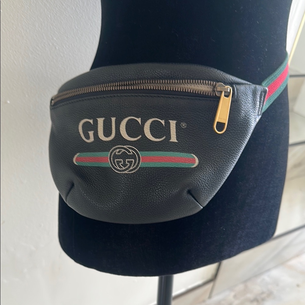 Gucci Black Leather Bum Belt Bag with Red and Green Stripes. Authentic. - Picture 3 of 10